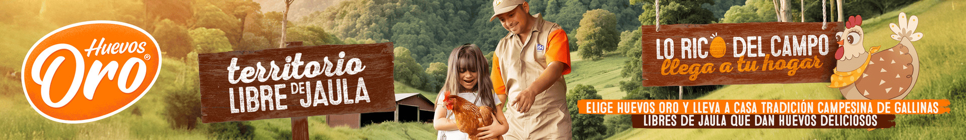 Jero feliz sosteniendo una gallina en granja libre de jaula con huevos Campesino, Plus y Kosher de Huevos Oro.