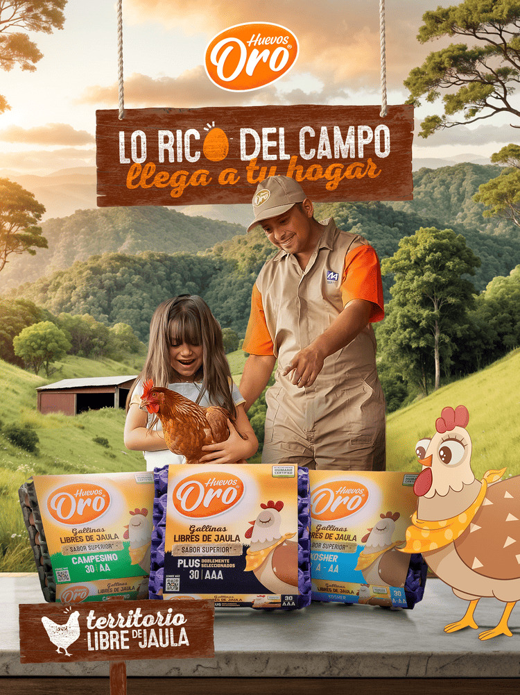 Jero feliz sosteniendo una gallina en granja libre de jaula con huevos Campesino, Plus y Kosher de Huevos Oro.