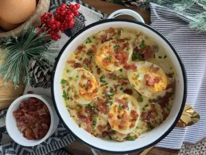 Una receta de desayuno hecha con todas las partes del huevo comestibles.