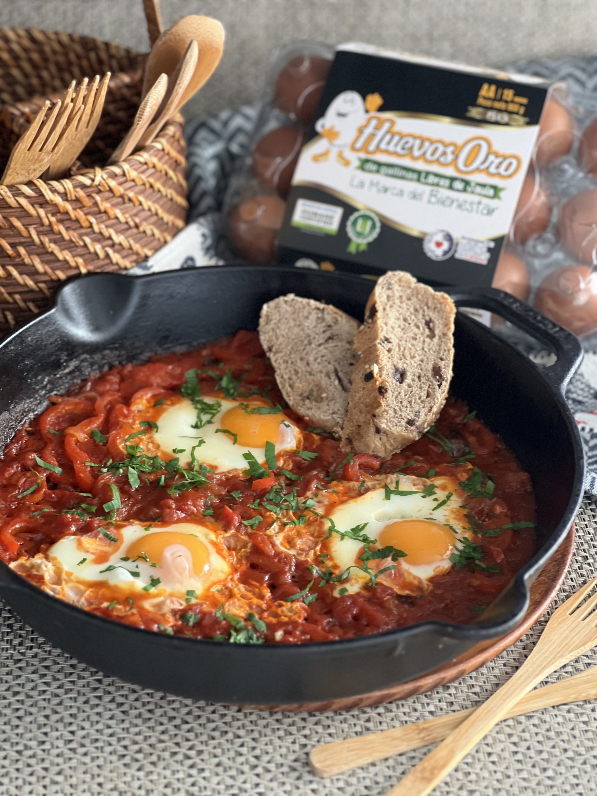 Receta shakshuka ideal para la dieta mediterránea con huevo