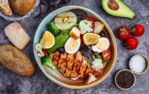 Explora la dieta paleo y cómo usar el huevo en ella.