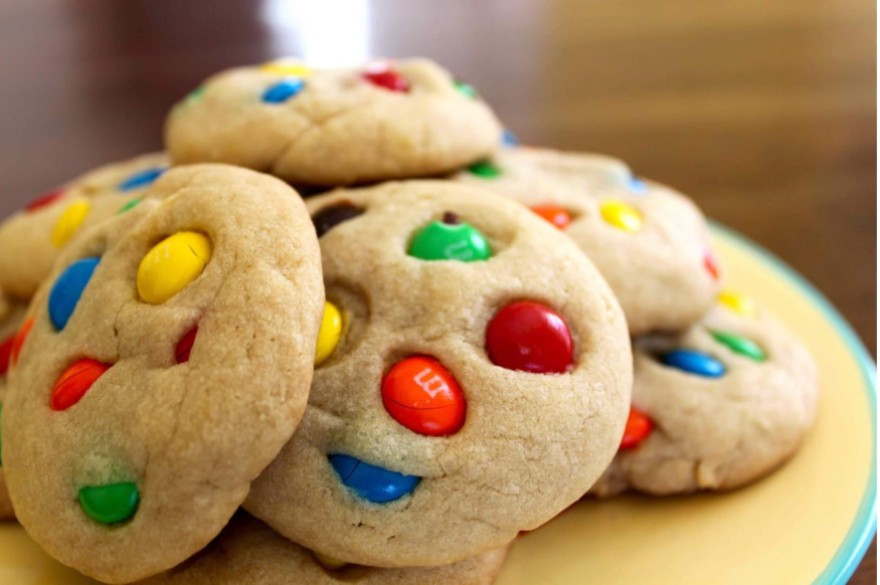 Unas deliciosas galletas de avena con chips de chocolate.