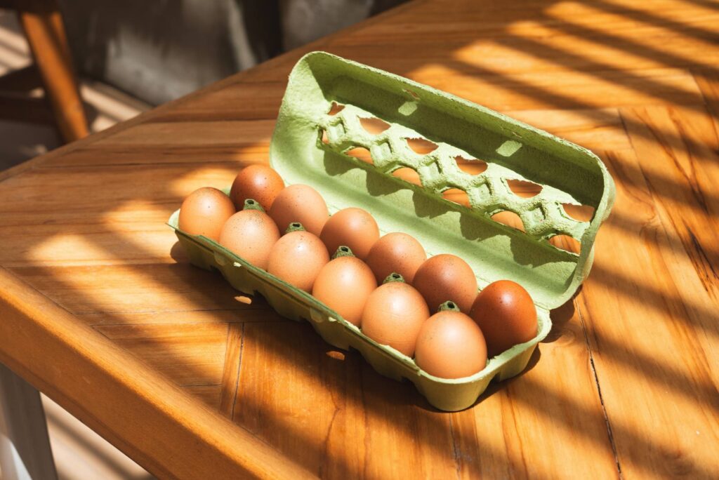Unos huevos en panal para responder si comer huevo todos los días es malo