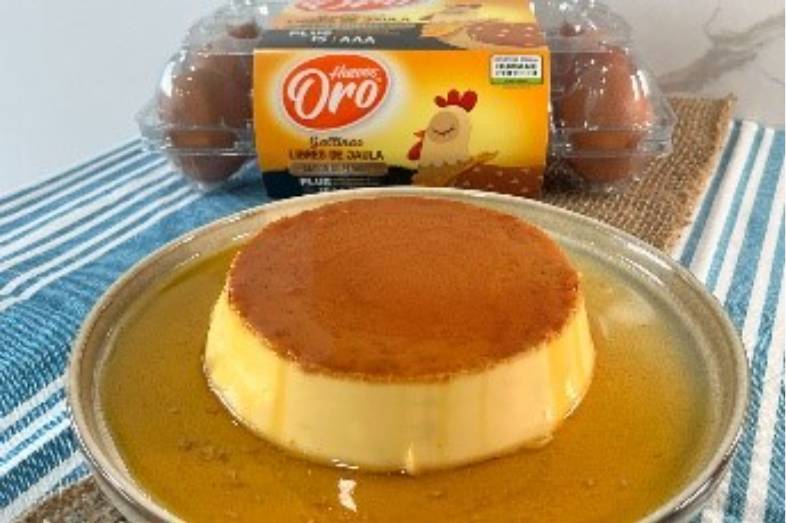 Delicioso flan de huevo con Huevos Oro®.