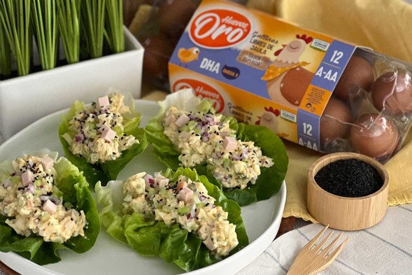 Ensalada de huevo con papa, vegetales y huevos cocidos, una receta completa ideal para compartir en cualquier ocasión